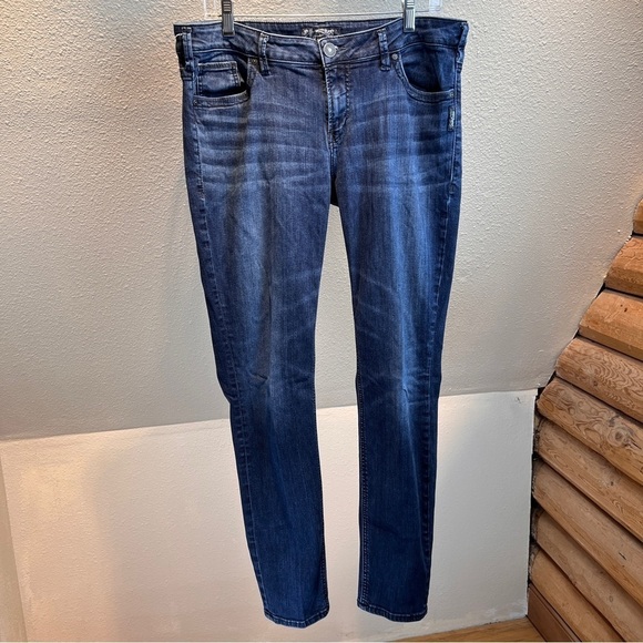 Silver Jeans Denim - SILVER AIKO HIGH SUPER SKINNY JEANS. Embroidered back pockets. Size 34/31